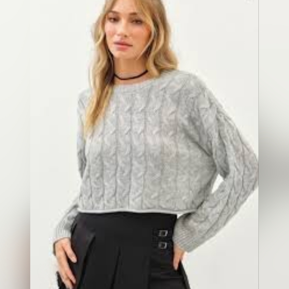 Women's NWOT Gray Cable Knit Crop Sweater